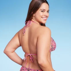 Women's Crochet Trim Triangle Bikini Top - Wild Fable™ Pink Floral Print 12 Women's Crochet Trim Triangle Bikini Top - Wild Fable™ Pink Floral Print -Selfie Leslie GUEST c76b4682 e3d4 43ce 841f d0d6cfdcbe26